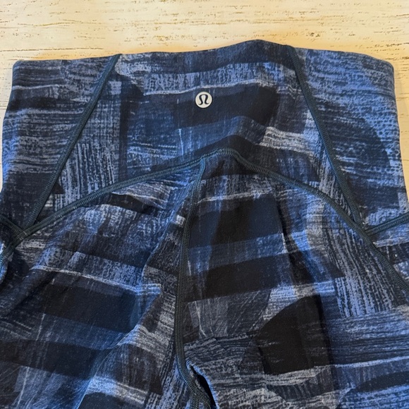 Lululemon Blue Patterned Leggings - Picture 3 of 6